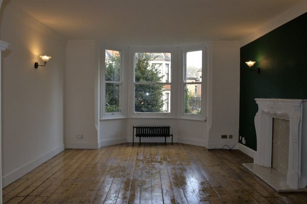 3 Bed Flat, Forest Road West, NG7 - Photo 1