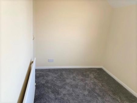 3 bedroom Detached for rent - Photo 2