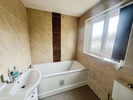 Roscow Avenue, Breightmet, Bolton, BL2 - Photo 2