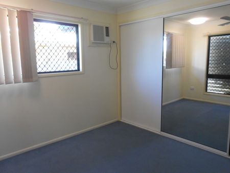 LOVELY FAMILY HOME IN ANNANDALE - GREAT LOCATION! - Photo 2