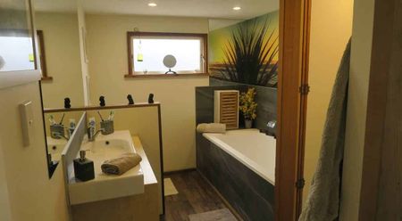 Charming 1-Bed Beachside Retreat - Photo 3