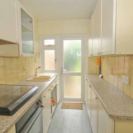 Room in a Shared House, Whitby Road, HA2 - Photo 3