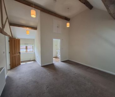 4 bedroom barn conversion to rent - Photo 2