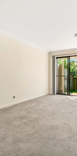 Light-Filled Townhouse in Prime Location - Photo 1