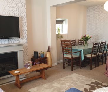 6 bedroom house, 2 en-suites - Photo 1