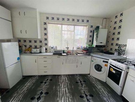 Ashford, Court, Cranmer Road, Edgware, HA8 - Photo 3