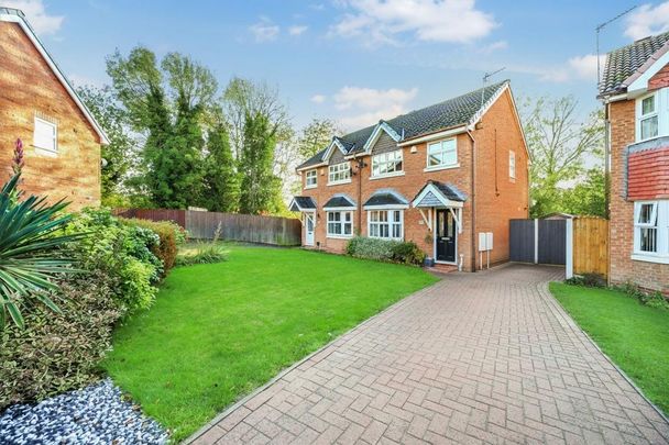 3 bedroom semi-detached house to rent - Photo 1