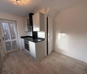 3 bedroom semi-detached house to rent - Photo 4