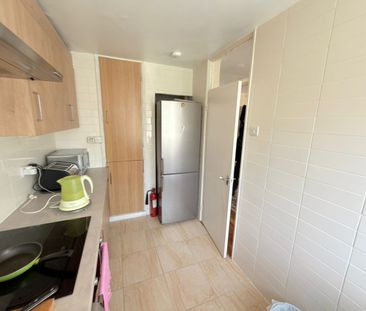 2 Bed Flat, Arica House, SE16 - Photo 2