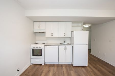 All Inclusive 1 Bedroom Lower Unit in Welland!! - Photo 5
