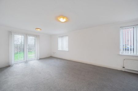 2 Bedroom Flat / Apartment - The Lamports, Alton - Photo 2