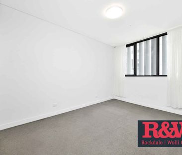 Exceptional Living with City Views - Photo 2