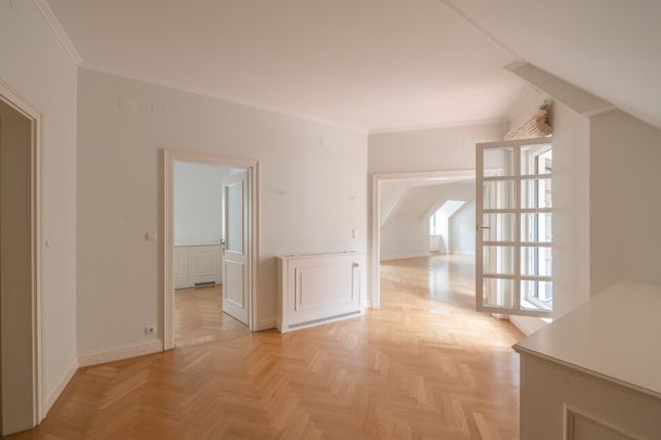 ++NEU** Tolle 3,5-Zimmer ALTBAUWohnung in absoluter TOPLAGE, repräsentatives Haus! - Photo 1