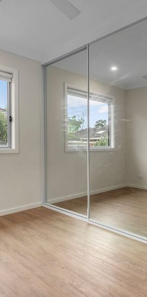 Perfectly Located Near To Public Transport - Photo 1