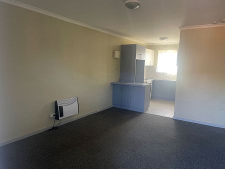 Spacious Two Bedroom Apartment - Photo 2