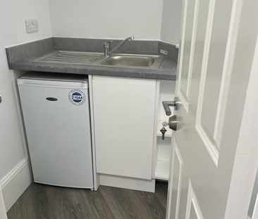 Studio Flat, Robertson Street, SW8 - Photo 6