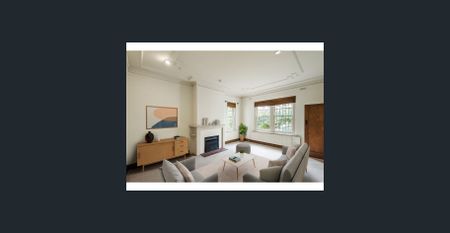 Massive double storey three bedroom art deco townhouse - Photo 2