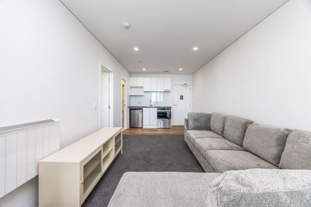 Modern One-Bedroom Apartment in Renovated City Building - Photo 4