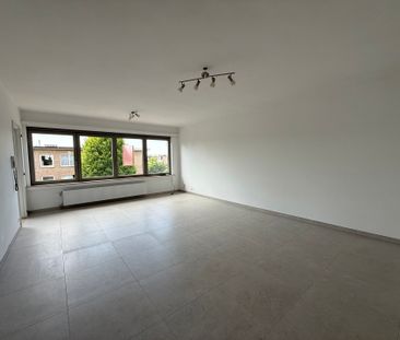 Gerenoveerd appartement met 2 slaapkamers in Borsbeek - Photo 4