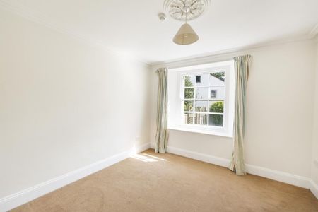 2 Bed Flat - Photo 2