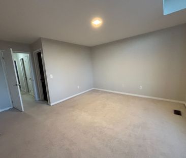 For Lease - 102 Harbourside Drive, Whitby, Ontario - Photo 4