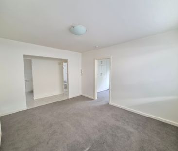 1 / 98 Glen Huntly Rd, Elwood - Photo 2