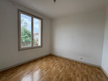 Location Appartement 3 pièces 69m² MONTROND LES BAINS 42210 - Photo 3