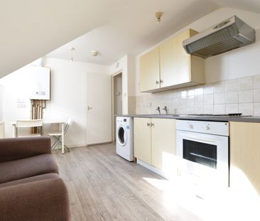 1 Bed Flat, Crescent Road, LU2 - Photo 3