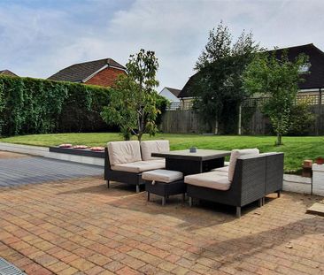 4 bedroom detached house to rent - Photo 2