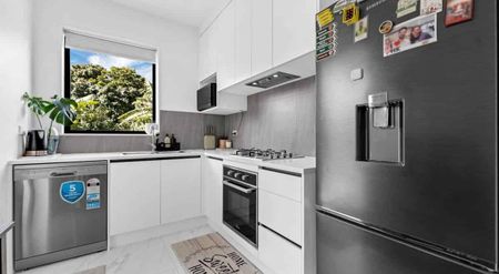 MANUREWA, 3 BEDROOMS - Photo 2