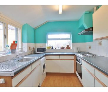 4 bedroom end of terrace house to rent - Photo 6