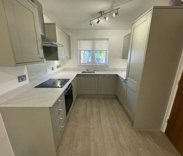 2 bedroom terraced house to rent - Photo 4