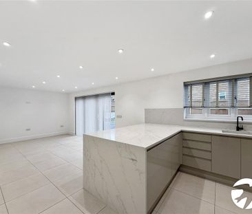 4 bedroom detached house to rent - Photo 6