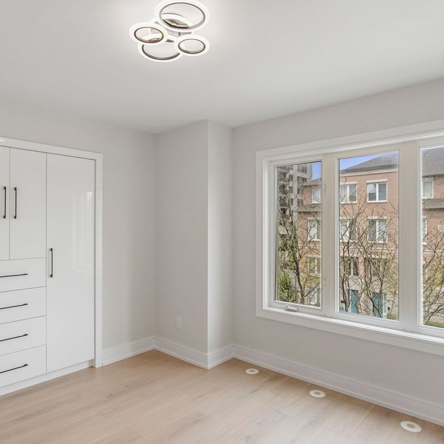 For Lease - 21 Galleria Parkway Unit# 21, Markham, Ontario - Photo 1