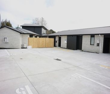 Fully furnished, self contained, studio room! - Photo 5