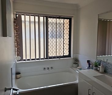 GORGEOUS HOME IN RACEVIEW - Photo 2