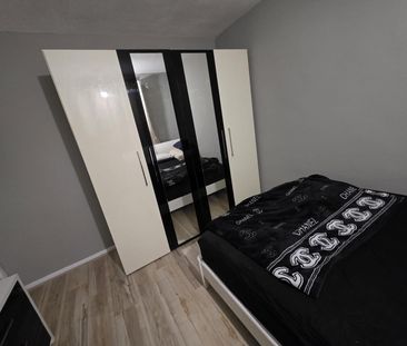 Room to let close to barking station- ideal for single person - Photo 2