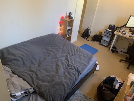 3 bedroom flat to rent - Photo 2