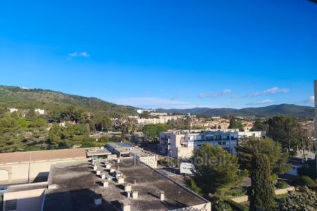 Location appartement studio 27 m² Hyères - Photo 2