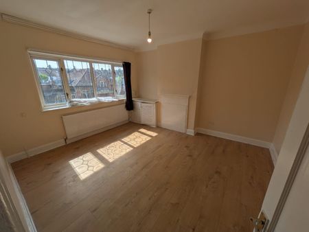 4 Bed Terraced House, Semley Road, SW16 - Photo 4