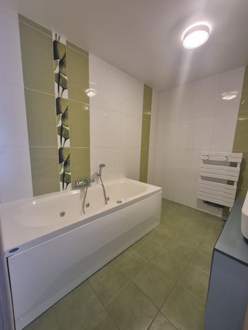 Location Appartement 4 pièces 217m² BEAUVOIS EN CAMBRESIS 59157 - Photo 5