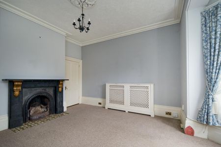 4 bedroom semi-detached house to rent - Photo 3