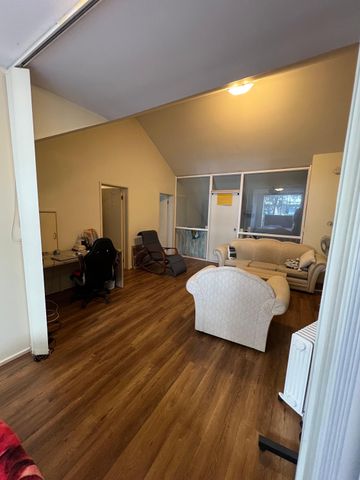 West Melbourne - Photo 2