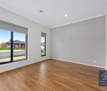 Modern and Contemporary 4-Bedroom Home in Tarneit for lease! - Photo 4