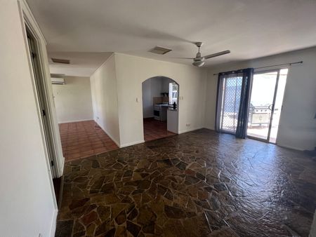 Fully Fenced Three Bedroom Home - Photo 5