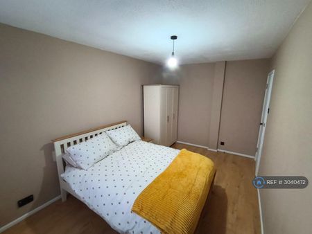 1 bedroom in a house share to rent - Photo 4