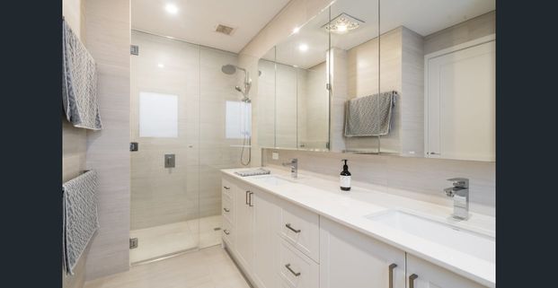 Four bedroom designer home at it's best - Photo 1