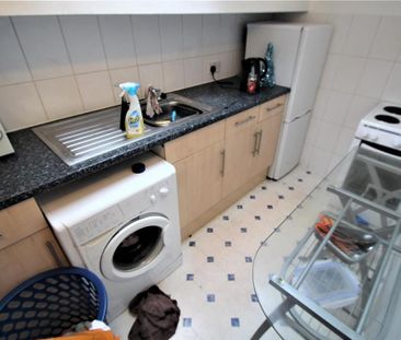 6 bedroom terraced house to rent - Photo 2