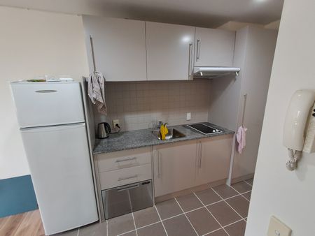Centrally Located - Photo 3