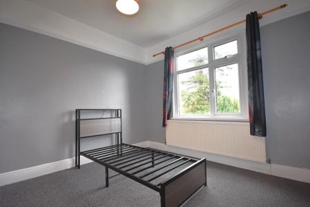 4 bedroom semi-detached house to rent - Photo 5